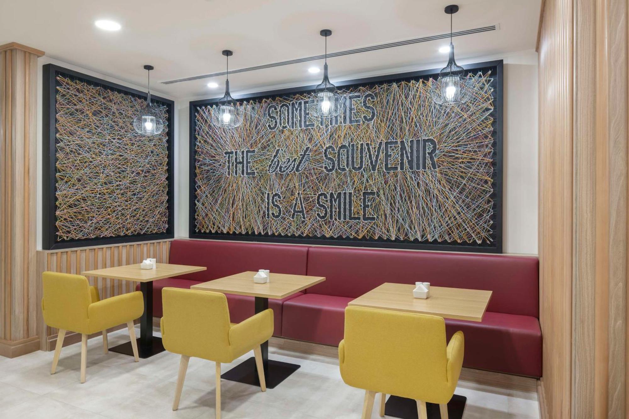Hampton By Hilton Doha Old Town Hotel Bagian luar foto